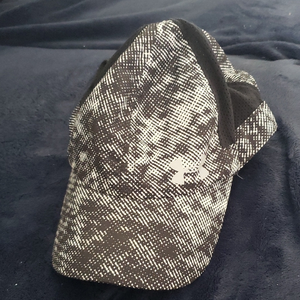 Under Armour Black and White Patterned Cap
